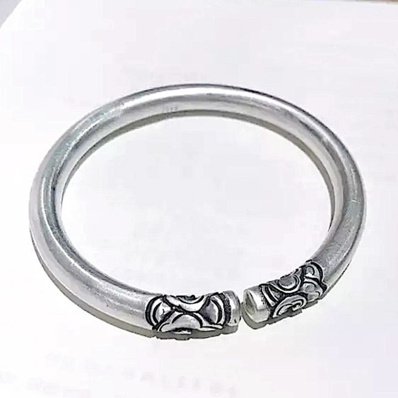 Sterling Silver Irregular Flower Pattern Bangle Bracelet - Picture 3 of 16